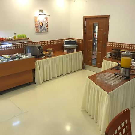 Hotel Radejov Knezdub Екстер'єр фото