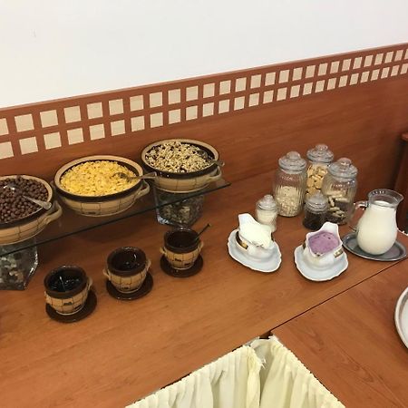 Hotel Radejov Knezdub Екстер'єр фото