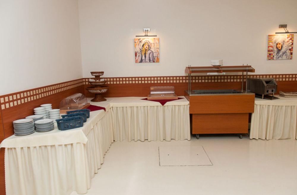 Hotel Radejov Knezdub Екстер'єр фото