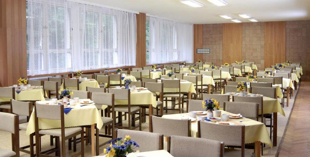 Hotel Radejov Knezdub Екстер'єр фото