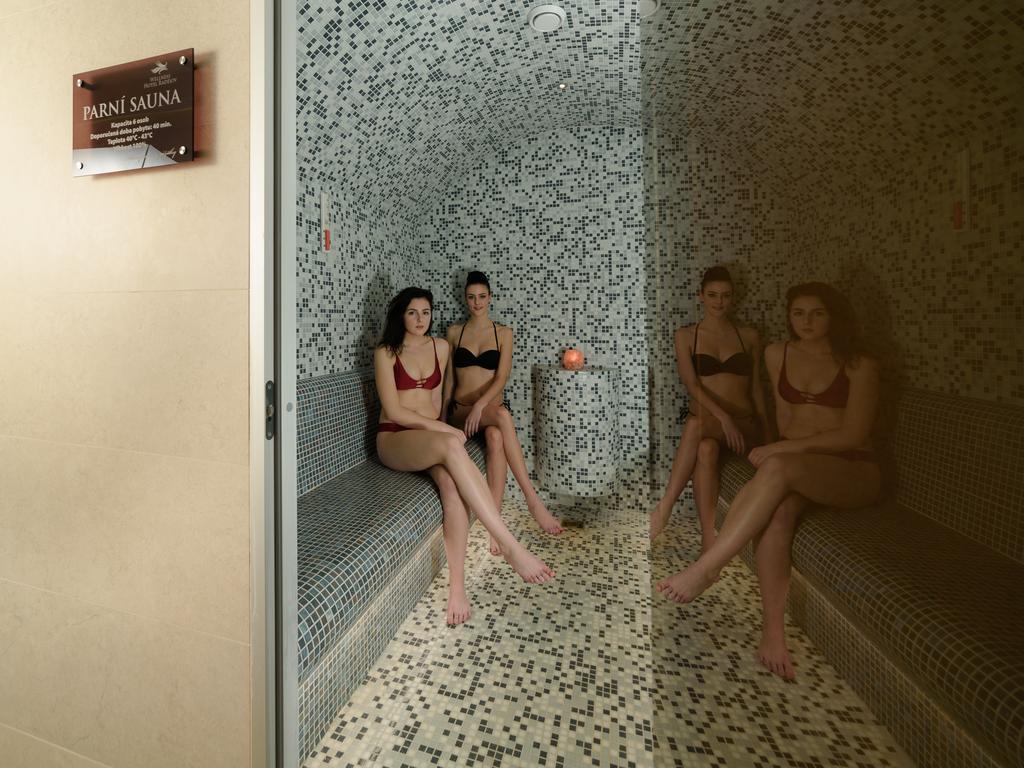Hotel Radejov Knezdub Екстер'єр фото