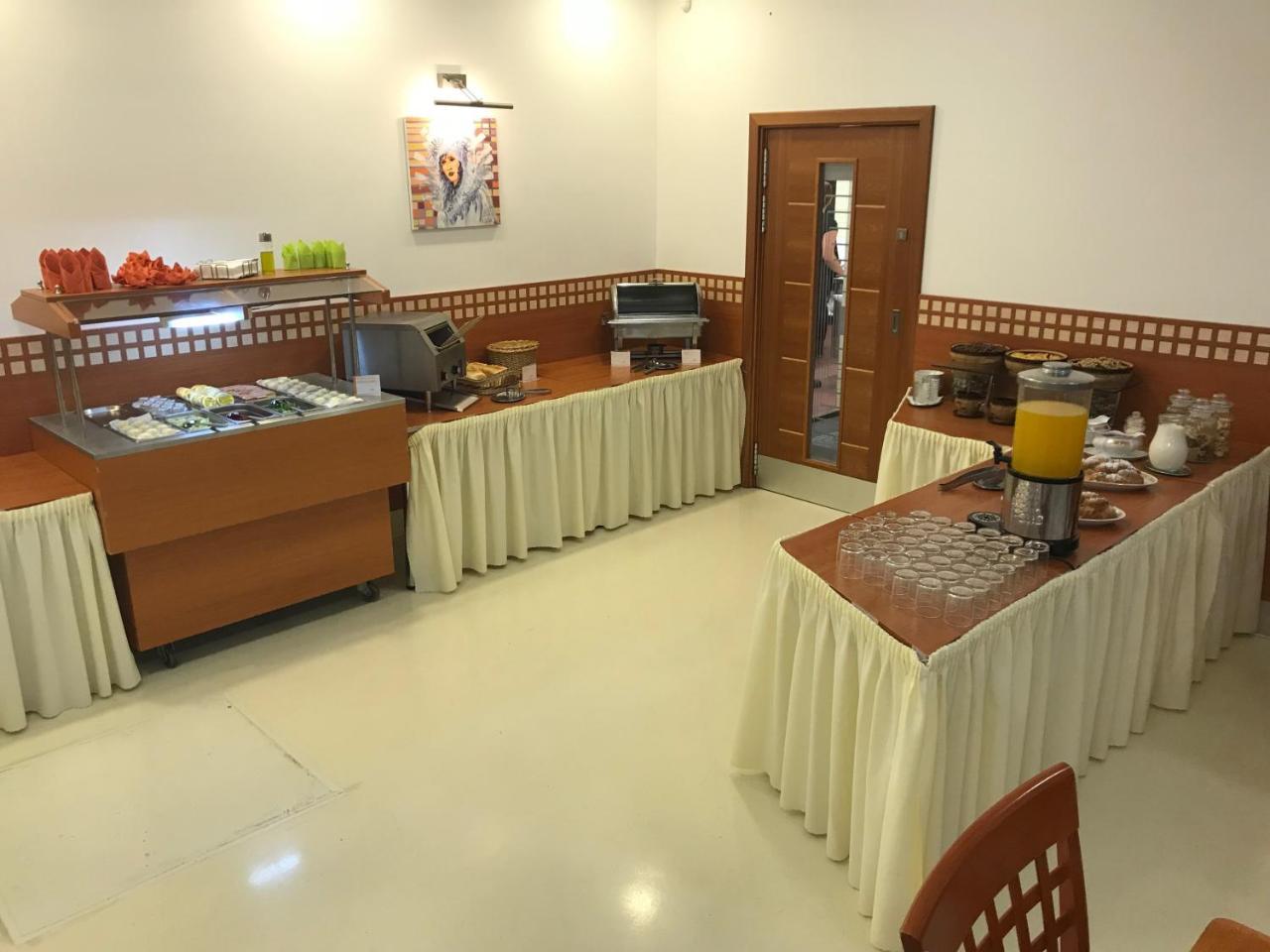 Hotel Radejov Knezdub Екстер'єр фото